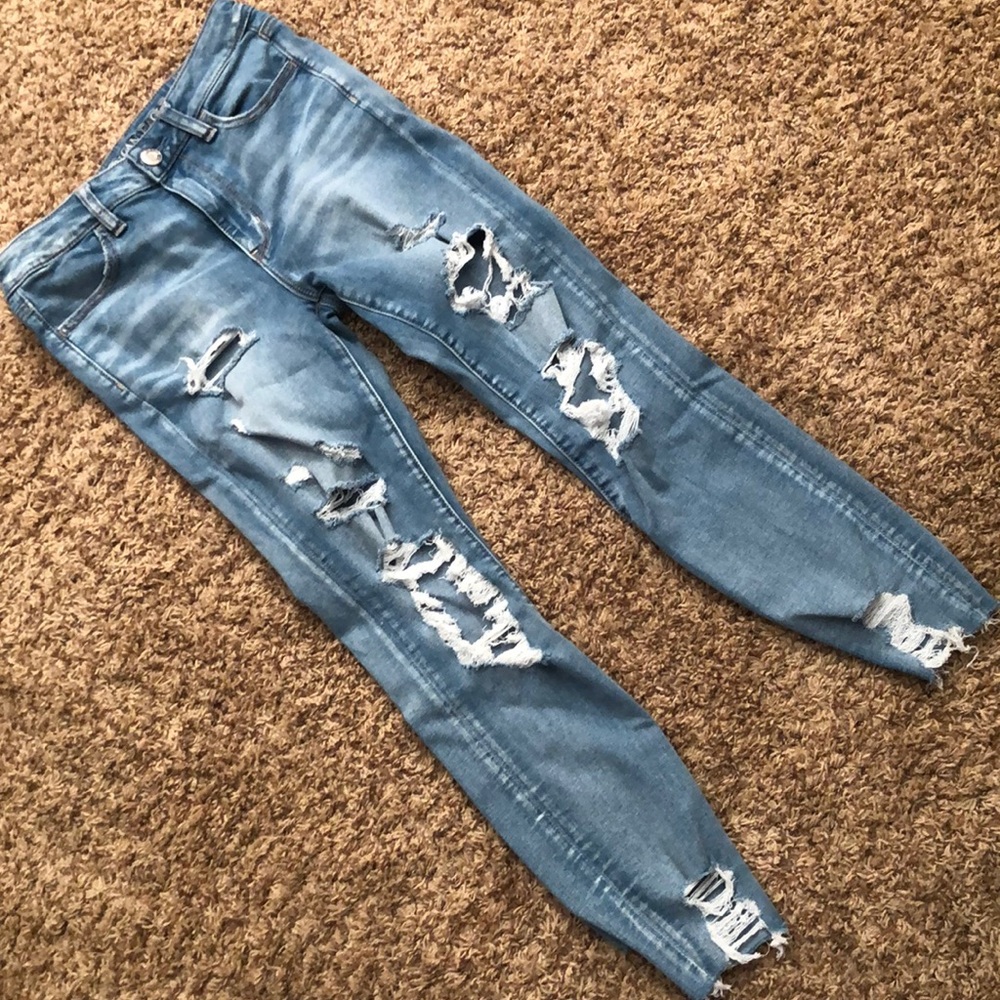 EUC American Eagle distressed denim sz 8